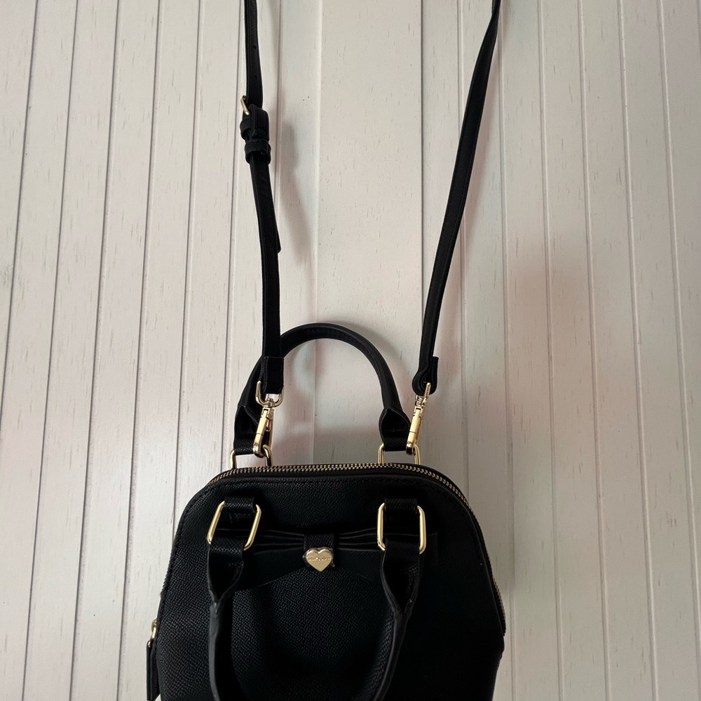 Elegant Black Handbag with Gold Accents
